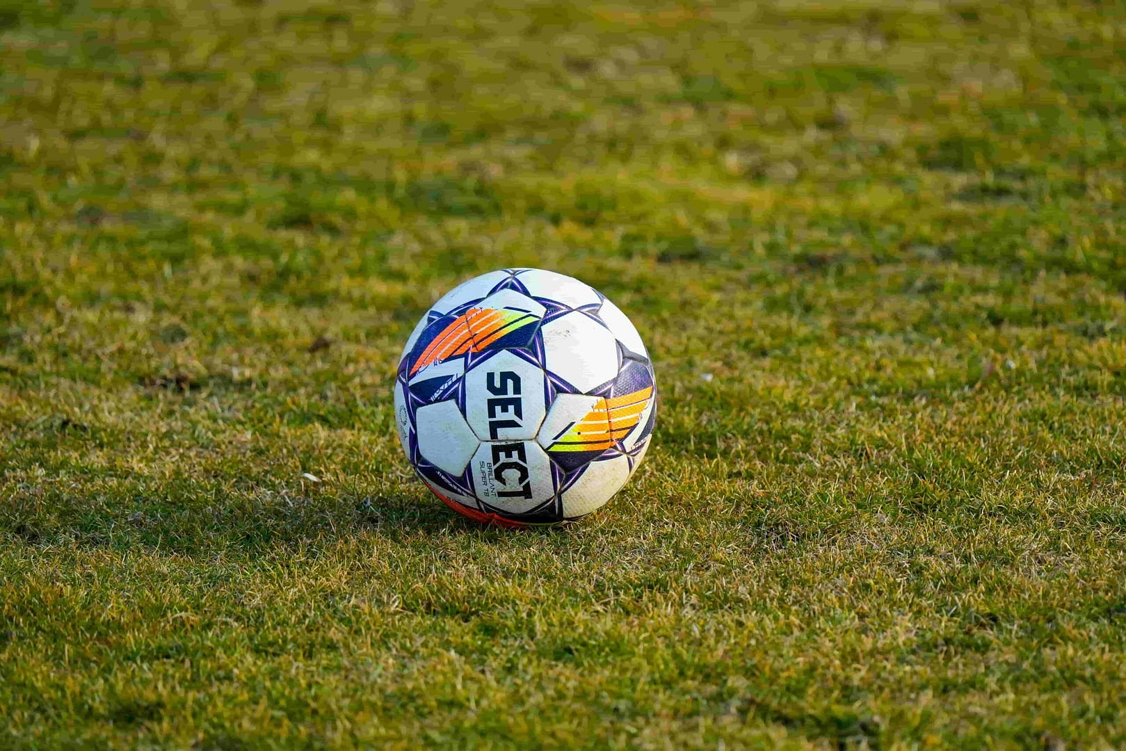is the select football brillant super thermal bonded